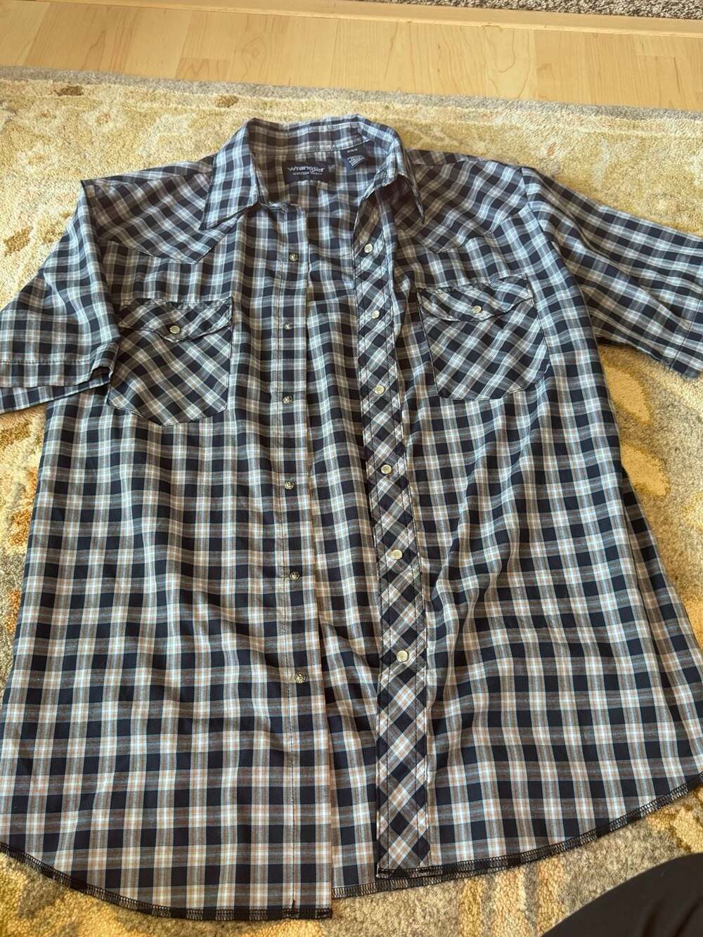 WHERE ARE ALL MY FAIR GOERS????  You NEED THIS Wrangler Western Shirt Men's Shor